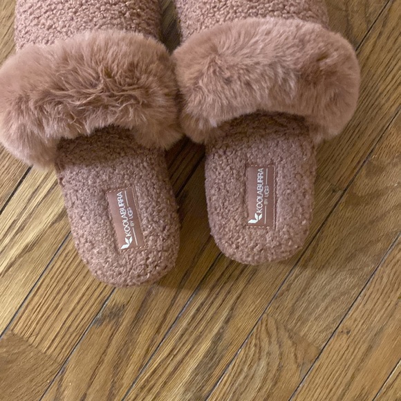 Koolaburra by UGG slippers 🥿 - Picture 2 of 3